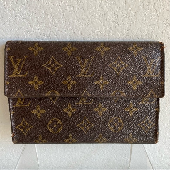 Louis Vuitton Handbags - Louis Vuitton Vintage Monogram Large Travel Wallet